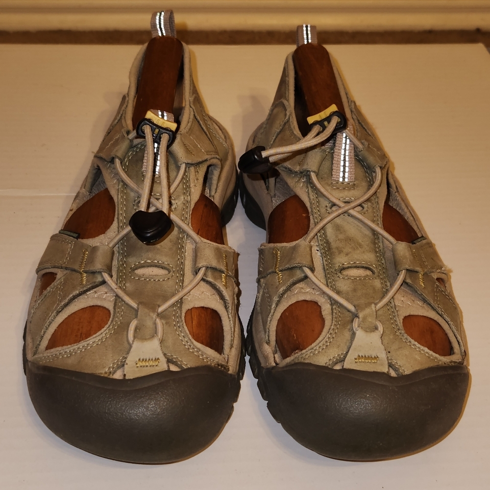 KEEN Men's Venice Closed Toe Leather Sport Sandal size 8.5
